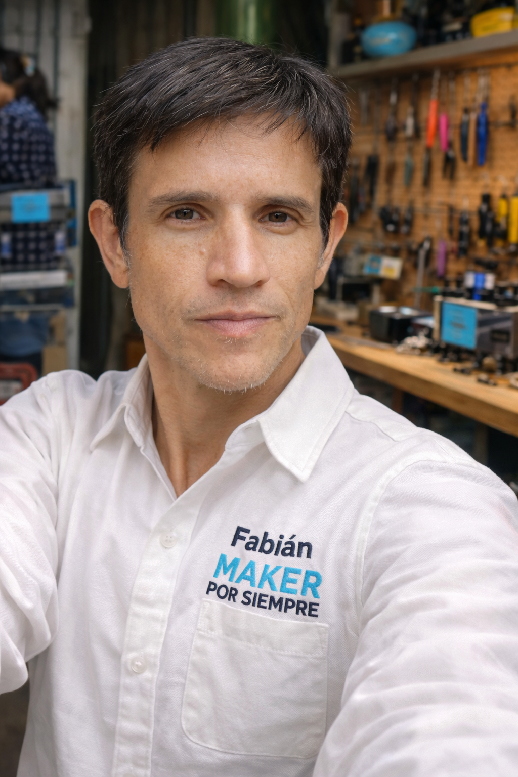 Fabián García en su taller